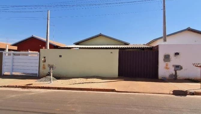 Foto 1 de 16: Casa em leilão em Colina - SP — Casa, Padrão, 1 Vaga(S) de Garagem