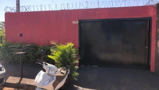 Foto 5 de 15: Casa em leilão em Barretos - SP — Casa, Padrão, 2 Vaga(S) de Garagem