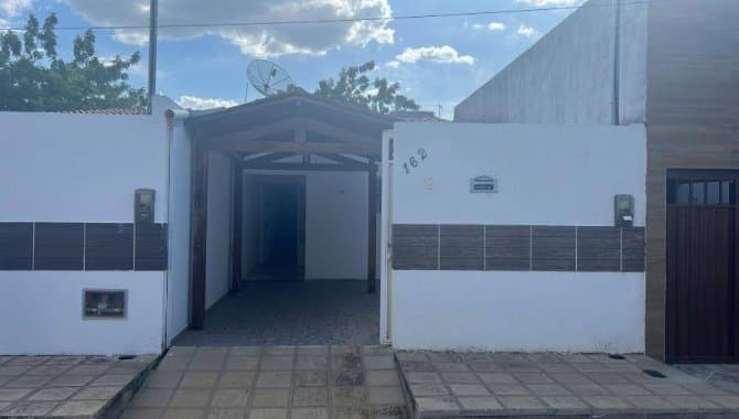 Foto 6 de 12: Casa em leilão em Patos - PB — Casa, Padrão, 1 Vaga(S) de Garagem