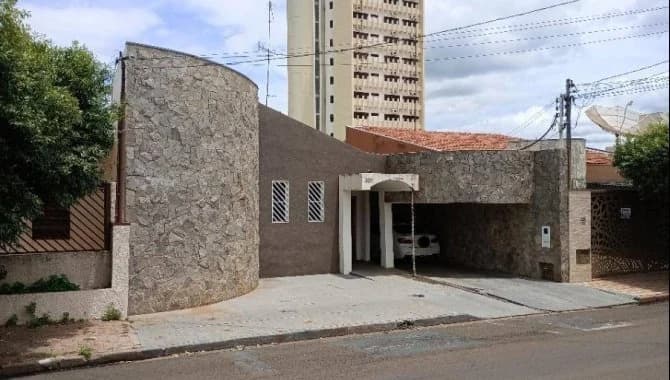 Foto 1 de 27: Casa em leilão em Fernandópolis - SP — Casa, Padrão, 0 Vaga(S) de Garagem