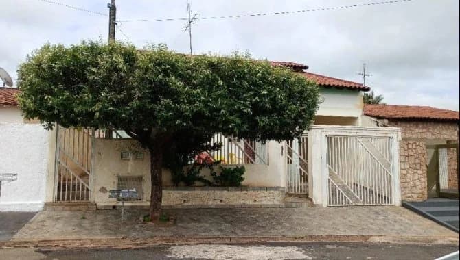 Foto 1 de 11: Casa em leilão em Fernandópolis - SP — Casa, Padrão, 1 Vaga(S) de Garagem