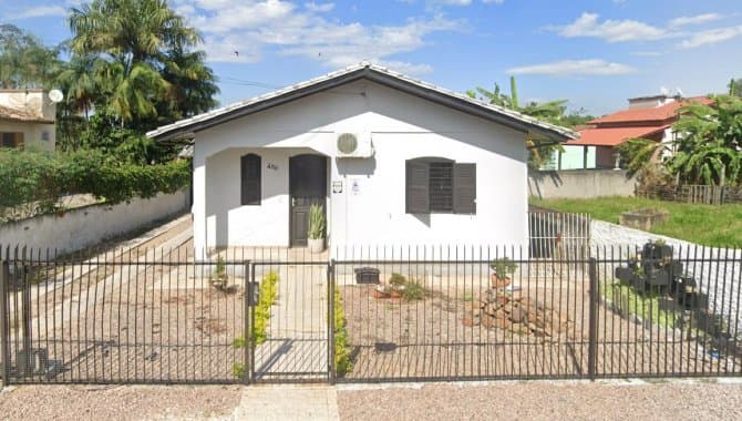 Foto 1 de 5: Casa em leilão em Criciúma - SC — Casa em Terreno de 325 m² - Rio Maina - Criciúma - SC