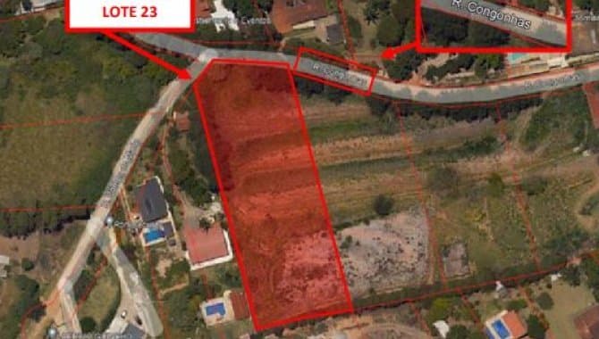 Foto 1 de 5: Casa em leilão em Embu Das Artes - SP — Área com 4.258 m² - Chácaras São Cristóvão - Embu das Artes - SP