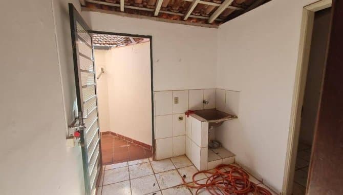 Foto 8 de 11: Casa em leilão em Barretos - SP — Casa, Padrão, 1 Vaga(S) de Garagem