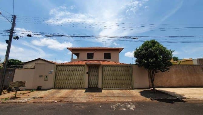 Foto 1 de 72: Casa em leilão em Rio Verde - GO — Casa, Padrão, 1 Vaga(S) de Garagem