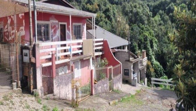Foto 2 de 24: Casa em leilão em Caxias Do Sul - RS — Casa, Padrão, 0 Vaga(S) de Garagem