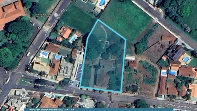 Foto 1 de 7: Casa em leilão em Colina - SP — Casa e Terreno 4.723 m² - Centro - Colina - SP