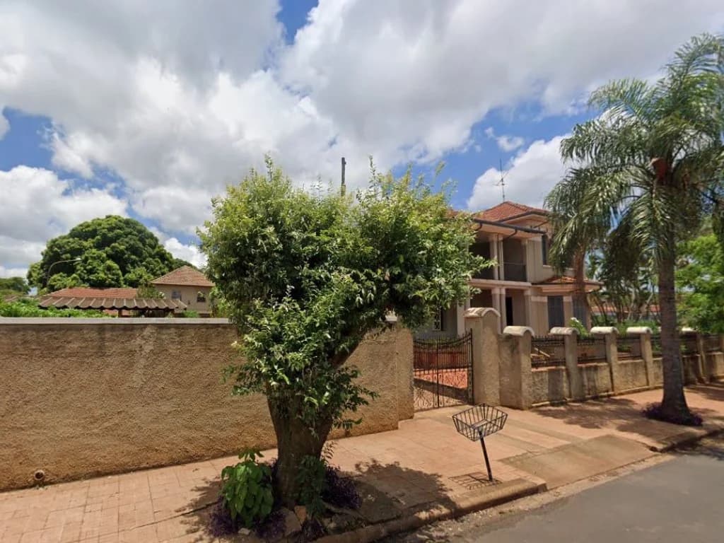 Foto 4 de 7: Casa em leilão em Colina - SP — Casa e Terreno 4.723 m² - Centro - Colina - SP