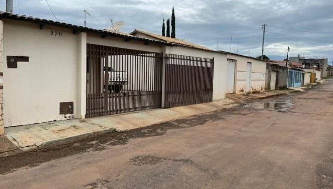 Foto 3 de 27: Casa em leilão em Formosa - GO — Casa, Padrão, 1 Vaga(S) de Garagem