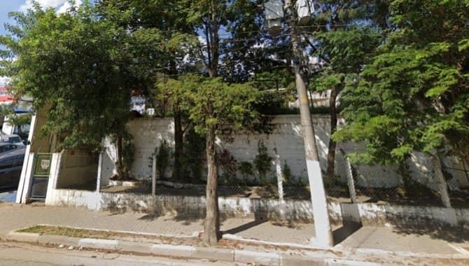Terreno em leilão em Embu Das Artes - SP — Terreno 865 m² - Centro - Embu das Artes - SP