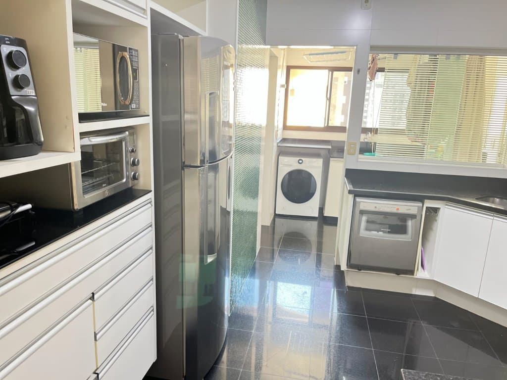 Foto 15 de 22: Apartamento em leilão em Guarujá - SP — Apartamento 182 m² com 02 vagas (próx. à Praia das Pitangueiras) - Barra Funda - Guarujá - SP