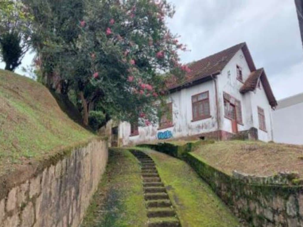 Foto 3 de 3: Casa em leilão em Joinville - SC — Casa com área de 1.358 m² - Saguaçu - Joinville - SC