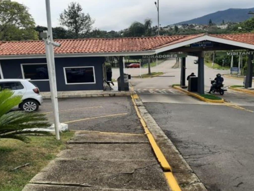 Foto 2 de 2: Casa em leilão em Atibaia - SP — Casa 730 m² - Atibaia-SP - Av. Santana, 2.555 - Condomínio Vale do Flamboyant - localização interna Rua dos Curiós, 220 - Jardim Flamboyant