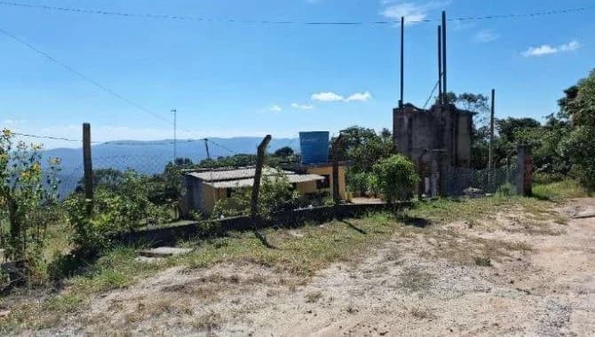 Foto 1 de 5: Casa em leilão em Mairiporã - SP — Casa e Galpão em Terreno 2.360 m² - Chácaras Hortolândia - Mairiporã - SP