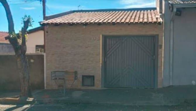Foto 1 de 4: Casa em leilão em Bauru - SP — Casa 43 m² - Vila Nova Nipônica - Bauru - SP