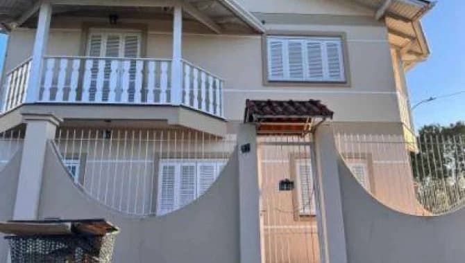 Foto 1 de 33: Casa em leilão em Canoas - RS — Casa, Padrão, 1 Vaga(S) de Garagem