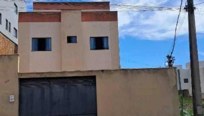 Foto 1 de 5: Apartamento em leilão em Conselheiro Lafaiete - MG — Apartamento, Padrão, 1 Vaga(S) de Garagem
