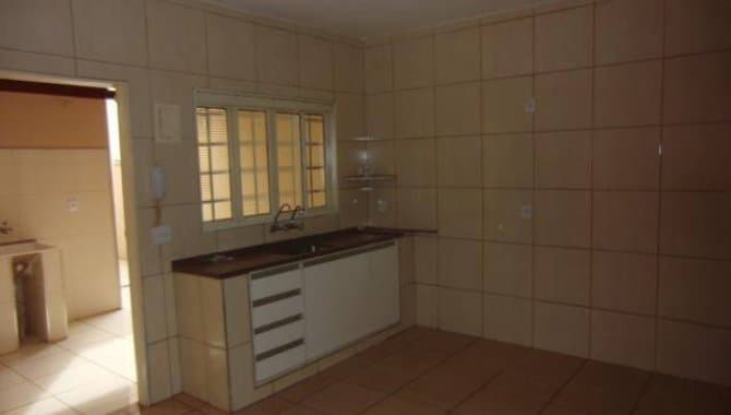Foto 12 de 26: Casa em leilão em Jardinópolis - SP — Casa, Padrão, 1 Vaga(S) de Garagem