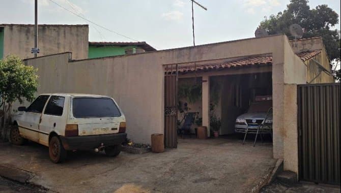 Casa em leilão em Santa Helena De Goiás - GO — Casa 114 m² - Brasil - Santa Helena de Goiás - GO