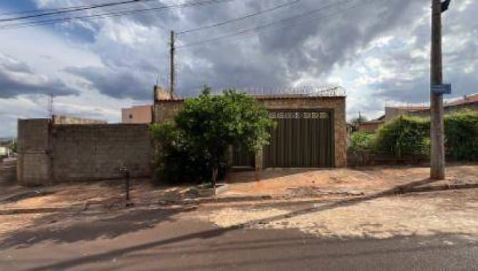 Casa em leilão em Ribeirão Preto - SP — Casa 50 m² - Parque das Oliveiras - Ribeirão Preto - SP