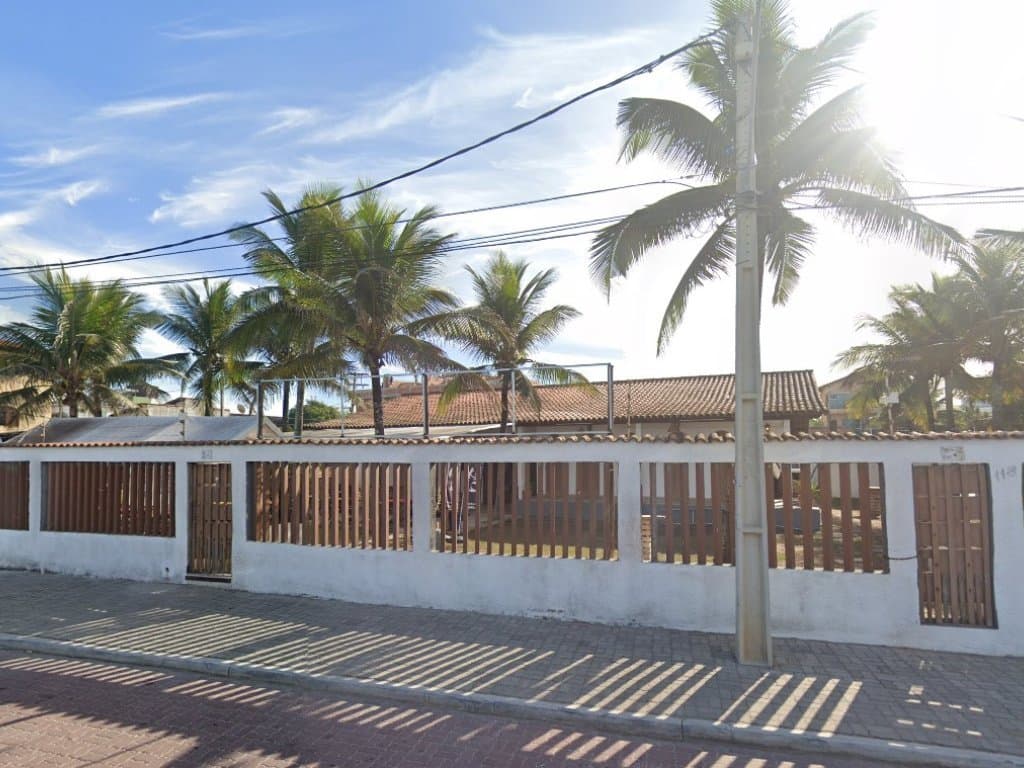 Foto 2 de 6: Comercial em leilão em Rio Das Ostras - RJ — Imóvel Residencial e Comercial 283 m² - Frente à Praia Costa Azul - Rio das Ostras - RJ