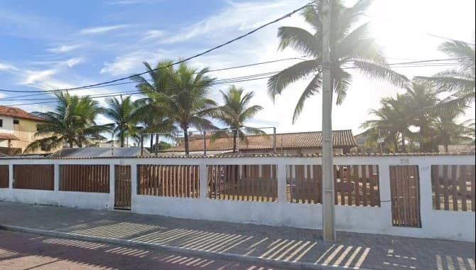 Foto 1 de 6: Comercial em leilão em Rio Das Ostras - RJ — Imóvel Residencial e Comercial 283 m² - Frente à Praia Costa Azul - Rio das Ostras - RJ