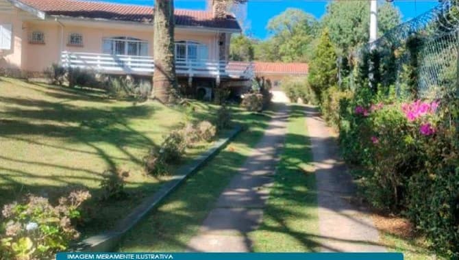Foto 1 de 12: Casa em leilão em Campos Do Jordão - SP — Casa e Terreno 2.224 m² - São Francisco - Campos do Jordão - SP
