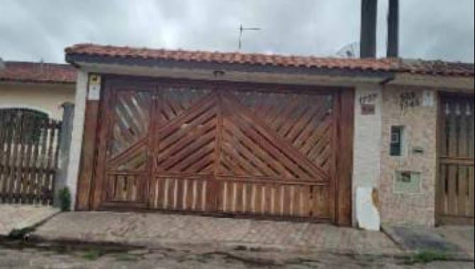 Foto 1 de 14: Casa em leilão em Itanhaém - SP — Casa, Padrão, 1 Vaga(S) de Garagem