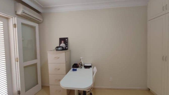 Foto 24 de 27: Casa em leilão em Londrina - PR — Casa, Padrão, 1 Vaga(S) de Garagem