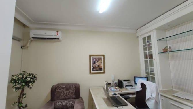 Foto 13 de 27: Casa em leilão em Londrina - PR — Casa, Padrão, 1 Vaga(S) de Garagem
