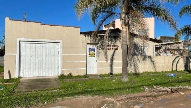 Foto 1 de 42: Casa em leilão em Pelotas - RS — Casa, Padrão, 2 Vaga(S) de Garagem