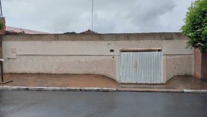 Foto 1 de 18: Casa em leilão em Bariri - SP — Casa, Padrão, 0 Vaga(S) de Garagem