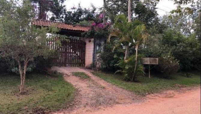 Foto 1 de 4: Casa em leilão em São Roque - SP — Casa 275 m² (área construída) e 3.350 m² (área total) - Carmo - São Roque - SP