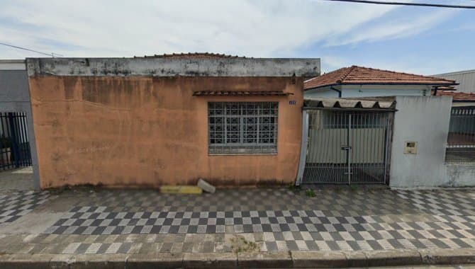 Foto 1 de 6: Casa em leilão em Jacareí - SP — Casa e Área 1.182 m² - São João - Jacareí - SP