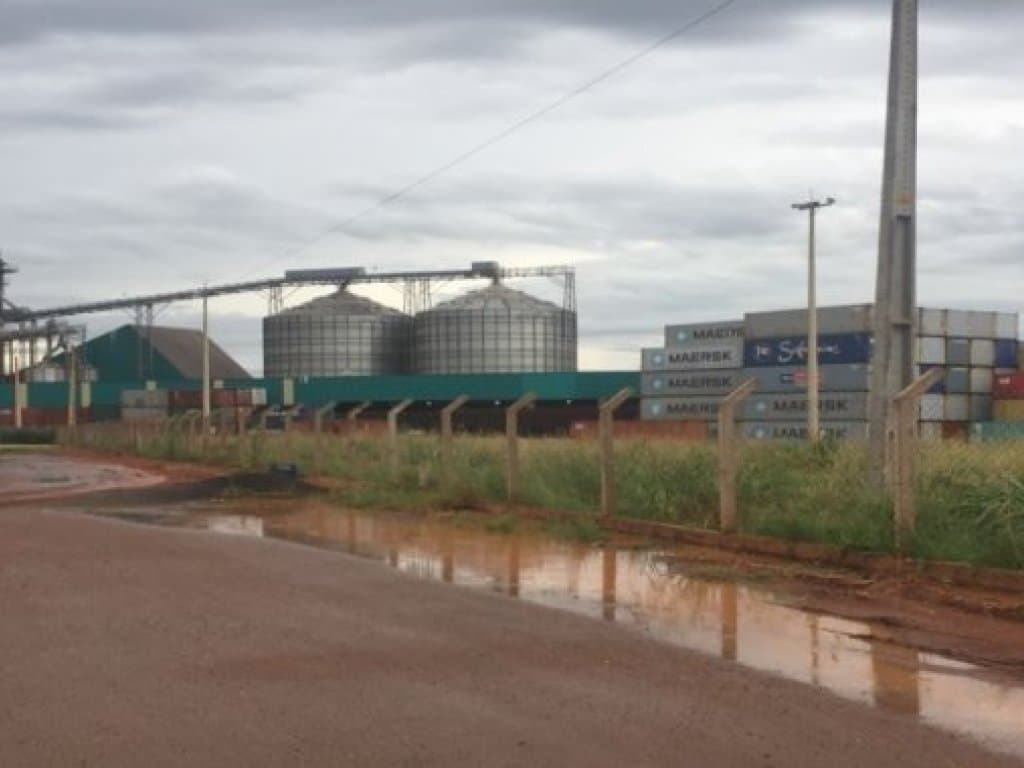 Foto 31 de 35: Comercial em leilão em Rondonópolis - MT — Área com 80.000 m² (Terminal ferroviário de Rondonópolis) - Parque Industrial de Rondonópolis - Rondonópolis - MT