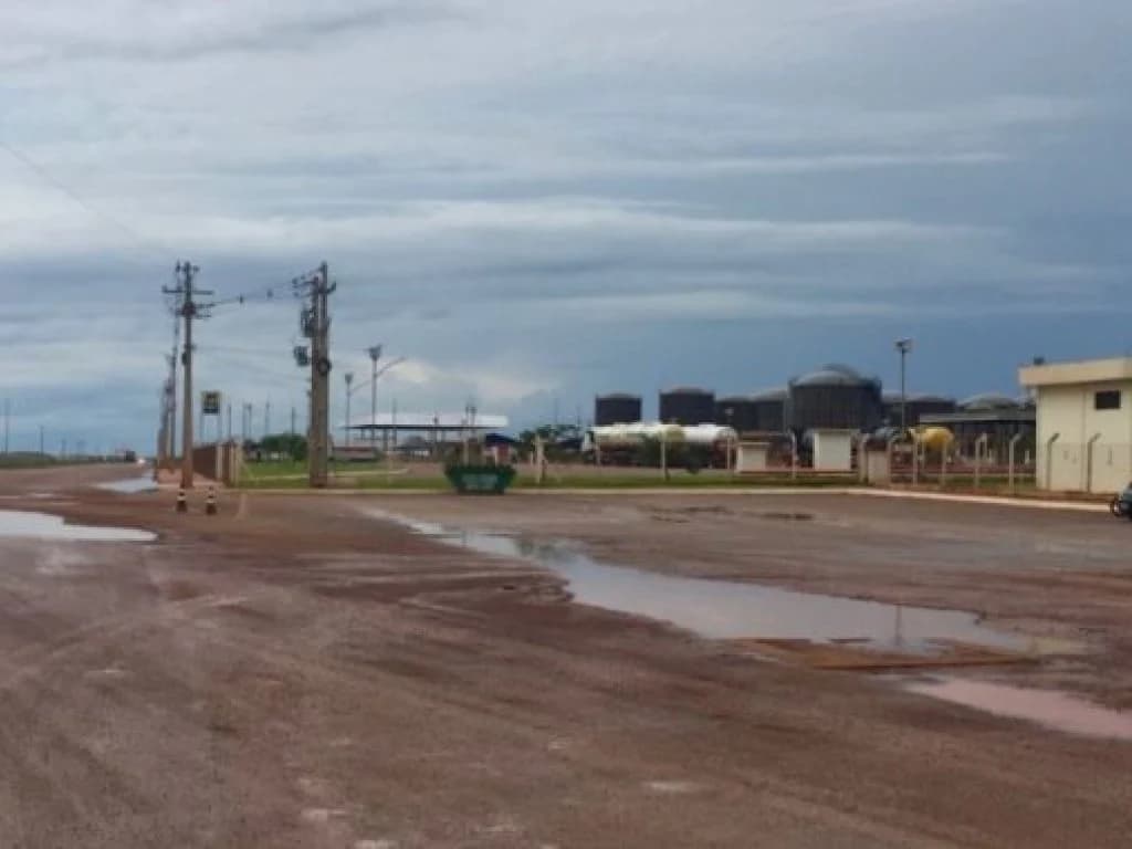 Foto 34 de 35: Comercial em leilão em Rondonópolis - MT — Área com 80.000 m² (Terminal ferroviário de Rondonópolis) - Parque Industrial de Rondonópolis - Rondonópolis - MT