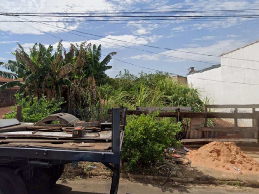 Foto 2 de 5: Terreno em leilão em Américo Brasiliense - SP — Terreno 300 m² (Lt 16 da Qd D) - Jardim Planalto - Américo Brasiliense - SP