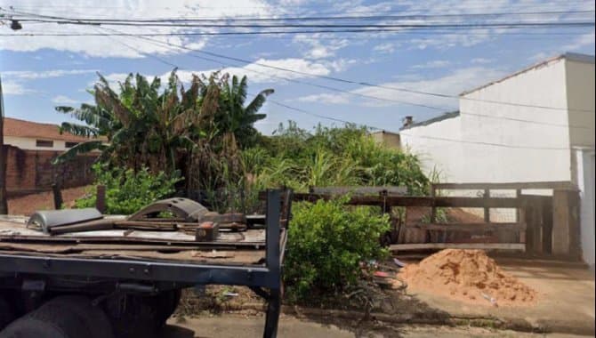 Foto 1 de 5: Terreno em leilão em Américo Brasiliense - SP — Terreno 300 m² (Lt 16 da Qd D) - Jardim Planalto - Américo Brasiliense - SP