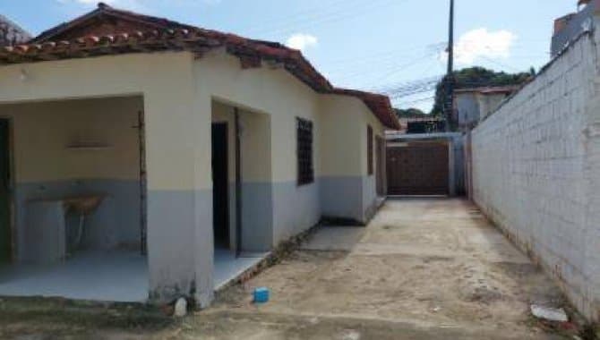 Foto 2 de 9: Casa em leilão em Fortaleza - CE — Casa 86 m² - Guajeru - Fortaleza - CE