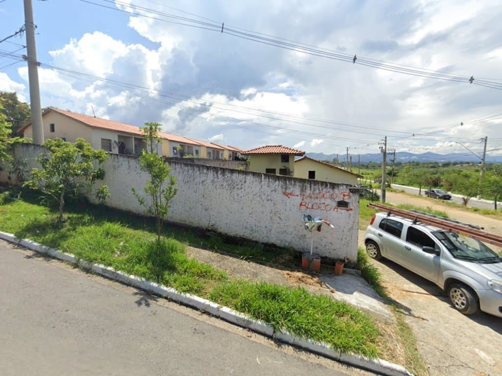 Foto 3 de 6: Terreno em leilão em Caçapava - SP — Área de 9.529 m² com construções -  Parque Residencial Alvorada - Caçapava - SP