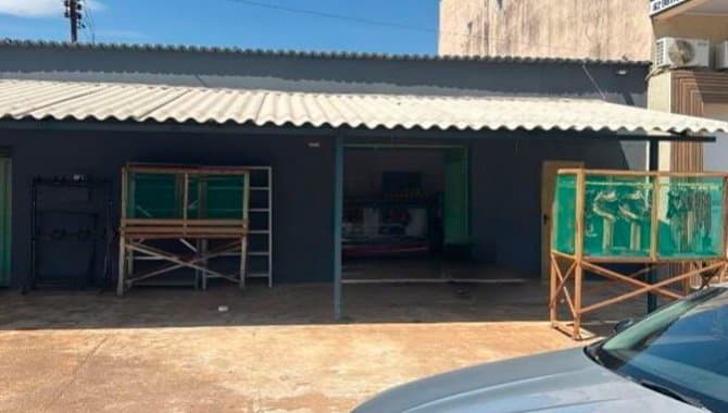 Foto 1 de 2: Comercial em leilão em Montividiu Do Norte - GO — Imóvel Residencial e Comercial 199 m² - Montividiu do Norte-GO - Av. Alípio Antônio de Paiva - Lt. 07 da Qd. 31 - Centro