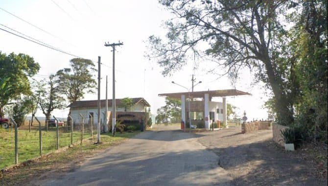 Foto 1 de 3: Casa em leilão em São Carlos - SP — Chácara 9.900 m²  - Condomínio  Encontro Valparaiso - São Carlos - SP