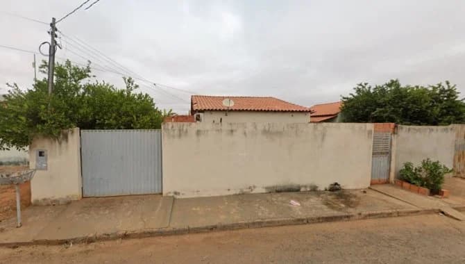 Foto 1 de 3: Casa em leilão em Poconé - MT — Casa 46 m² - Poconé-MT - Rua das Rosas - Lt. 20 da Qd. 06 - Areão