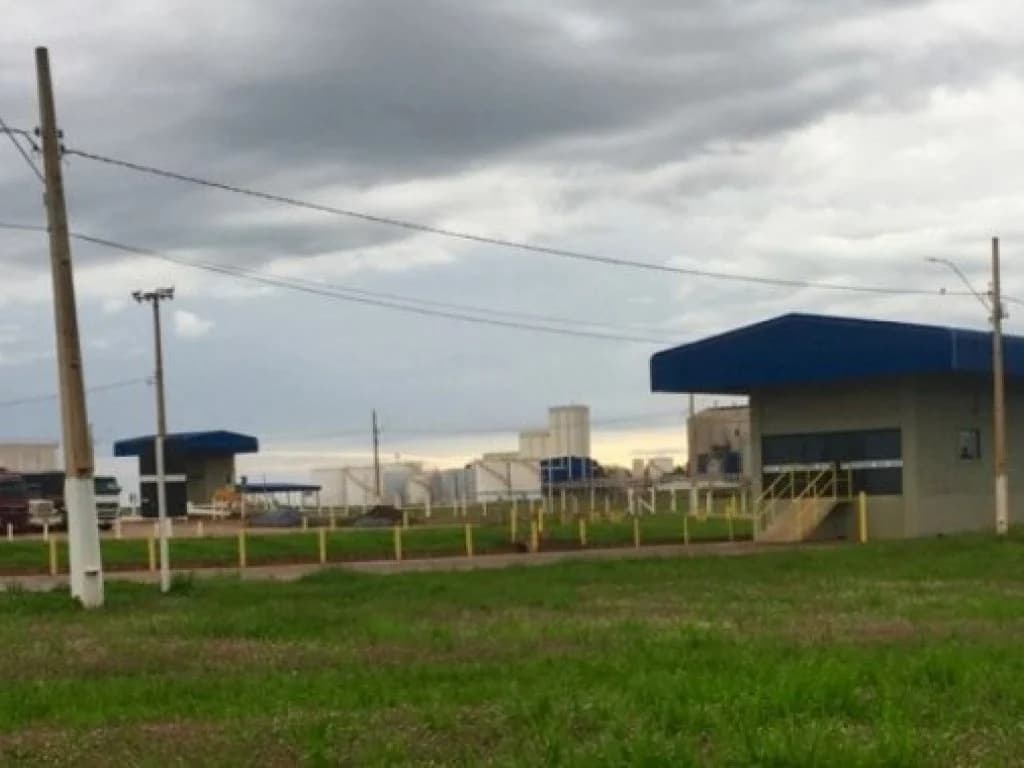 Foto 34 de 35: Comercial em leilão em Rondonópolis - MT — Área com 80.000 m² (Terminal ferroviário de Rondonópolis) - Parque Industrial de Rondonópolis - Rondonópolis - MT