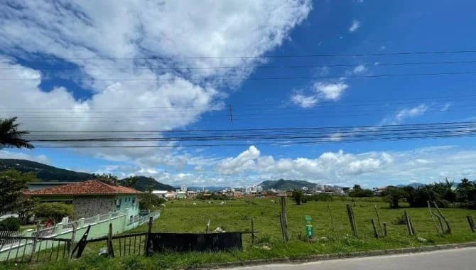 Foto 7 de 13: Terreno em leilão em Biguaçu - SC — Área 21.293 m² - Fundos - Biguaçu - SC