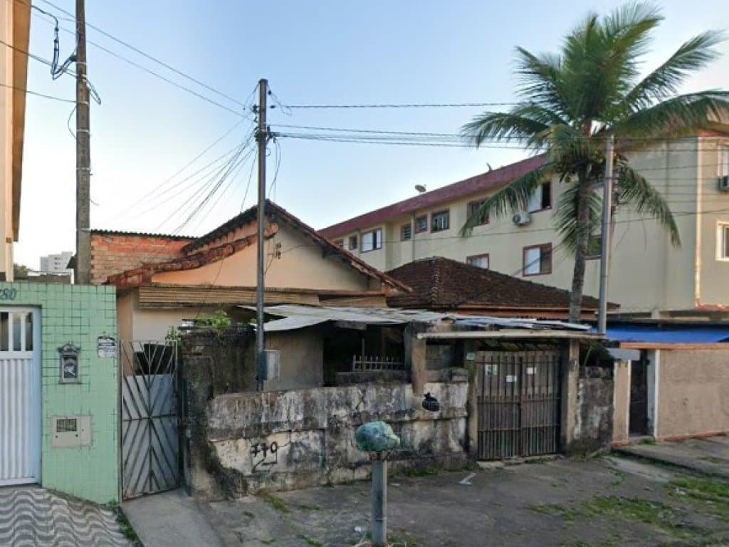 Foto 2 de 5: Casa em leilão em São Vicente - SP — Casas em Terreno de 400 m² - Vila Voturuá - São Vicente - SP