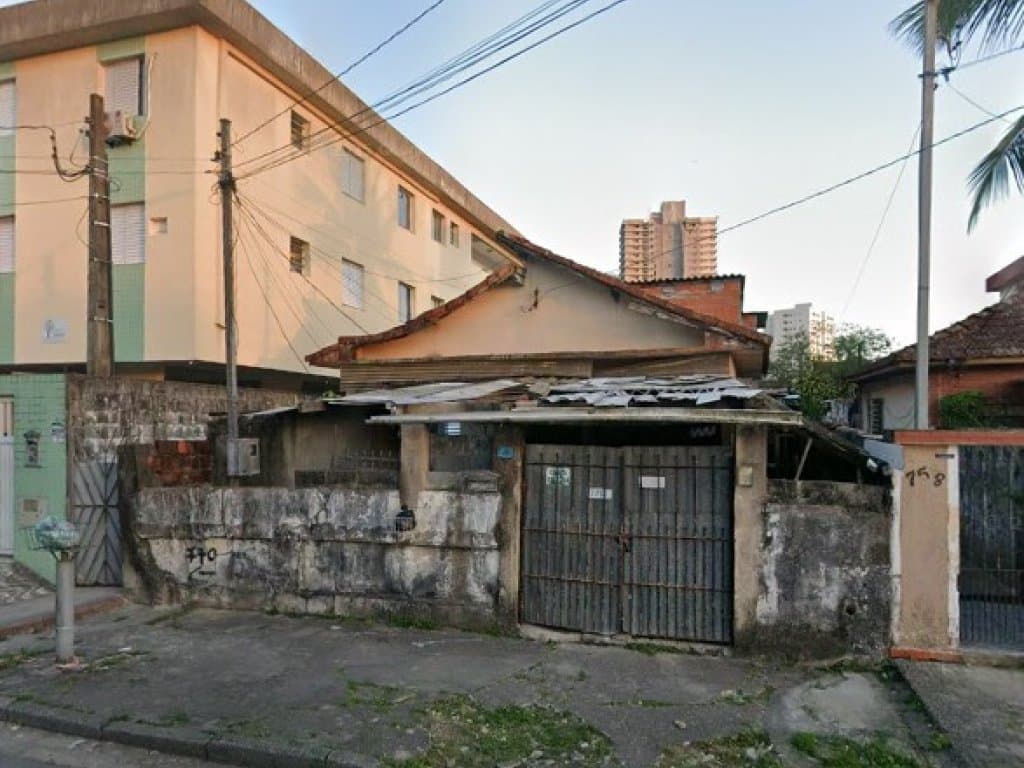 Foto 3 de 5: Casa em leilão em São Vicente - SP — Casas em Terreno de 400 m² - Vila Voturuá - São Vicente - SP