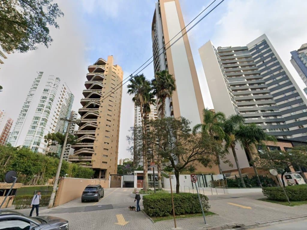 Foto 2 de 5: Apartamento em leilão em Curitiba - PR — Apartamento 160 m² (01 Vaga) - Água Verde - Curitiba - PR