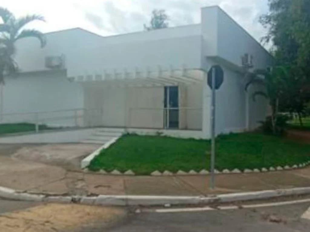 Foto 2 de 9: Comercial em leilão em Lajedão - BA — Prédio Comercial 258 m² - Lajedão-BA - Praça Plínio Dantas de Lima, 03 - Centro