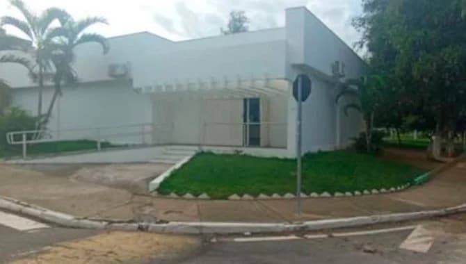 Foto 1 de 9: Comercial em leilão em Lajedão - BA — Prédio Comercial 258 m² - Lajedão-BA - Praça Plínio Dantas de Lima, 03 - Centro